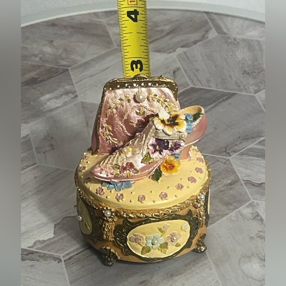 2000 Popular Imports Music Box Shoe & Purse Schubert’s Lullaby Floral - Picture 10 of 10